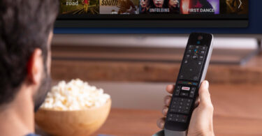 Person som tittar pa Netflix